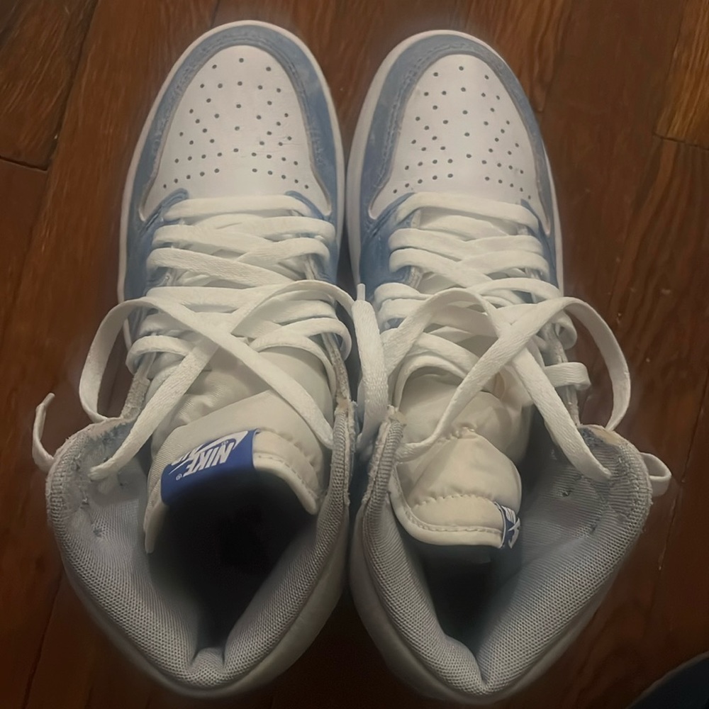 Jordan 1 hyper royals